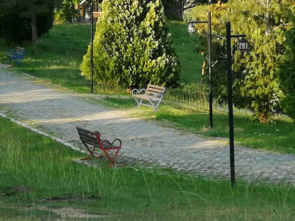 Banco Elegante Moderno Para Jardim — Fotografia de Stock