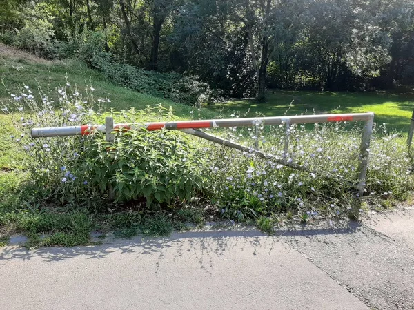 Kleurrijke Ijzeren Barrière Weg — Stockfoto