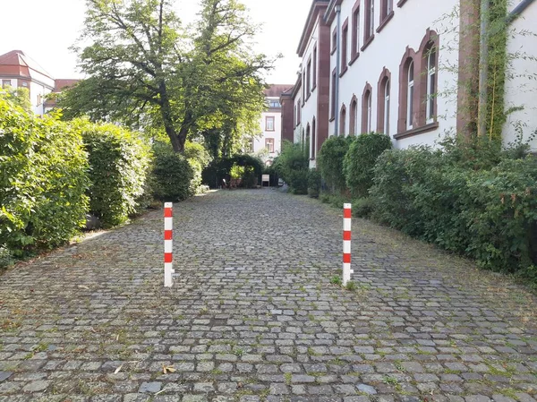 Bunte Eiserne Barriere Auf Der Straße — Stockfoto