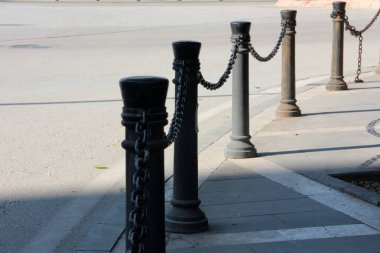 Güzel modern ve şık bir kapı.