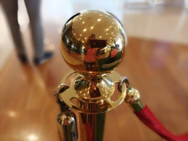 Güzel modern ve şık bir kapı.