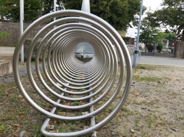 Süslü ve dekoratif metal bisiklet park yeri