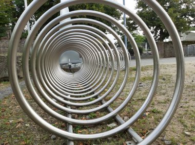 Süslü ve dekoratif metal bisiklet park yeri