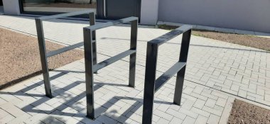 Süslü ve dekoratif metal bisiklet park yeri