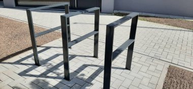 Süslü ve dekoratif metal bisiklet park yeri