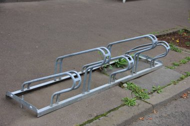 Süslü ve dekoratif metal bisiklet park yeri