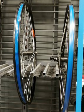 Süslü ve dekoratif metal bisiklet park yeri