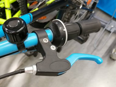 Süslü ve dekoratif metal bisiklet park yeri