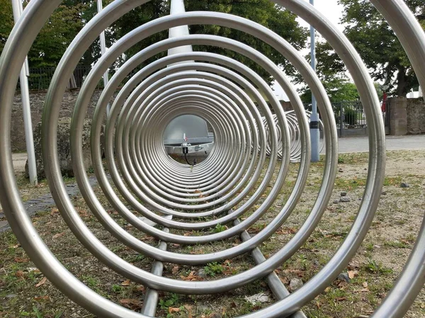 Süslü ve dekoratif metal bisiklet park yeri