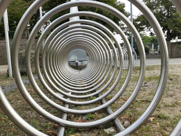 Süslü ve dekoratif metal bisiklet park yeri