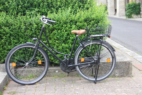 Dekorative Und Dekorative Fahrradabstellplätze Aus Metall — Stockfoto