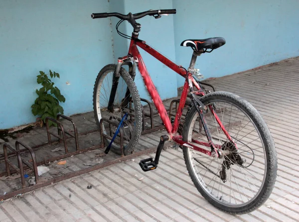 Dekorative Und Dekorative Fahrradabstellplätze Aus Metall — Stockfoto