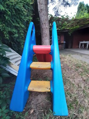 Parktaki çocuk parkı.