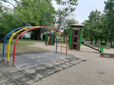 Parktaki çocuk parkı.