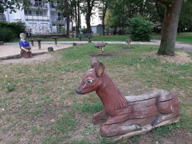 Parktaki çocuk parkı.