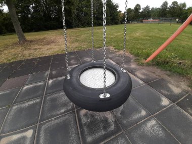 Parktaki çocuk parkı.