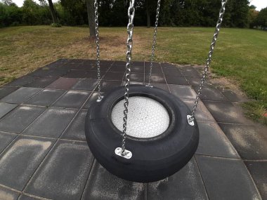 Parktaki çocuk parkı.