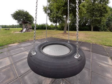 Parktaki çocuk parkı.