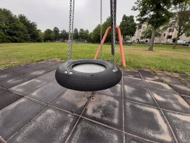 Parktaki çocuk parkı.