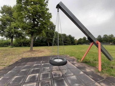 Parktaki çocuk parkı.