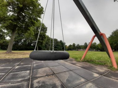 Parktaki çocuk parkı.