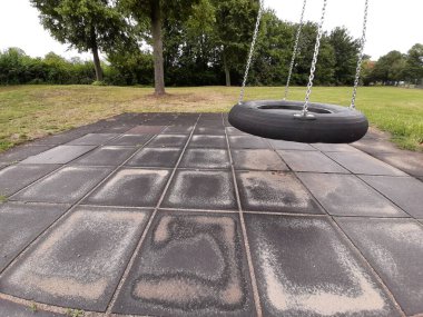 Parktaki çocuk parkı.