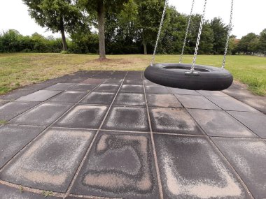 Parktaki çocuk parkı.