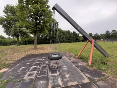 Parktaki çocuk parkı.