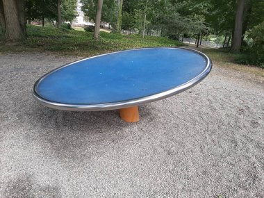 Parktaki çocuk parkı.