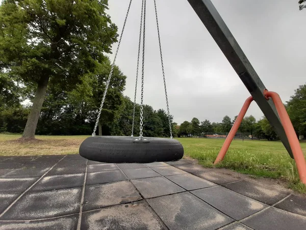 Parktaki çocuk parkı.