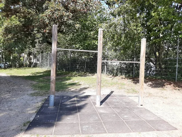 Parktaki çocuk parkı.