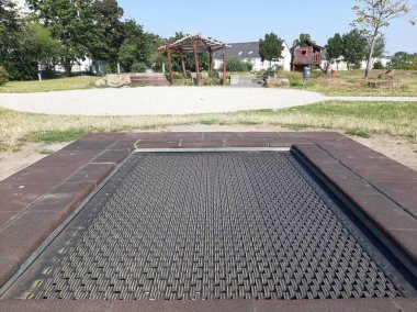 Parktaki çocuk parkı.