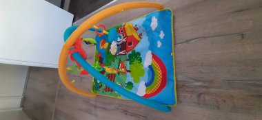 Parktaki çocuk parkı.