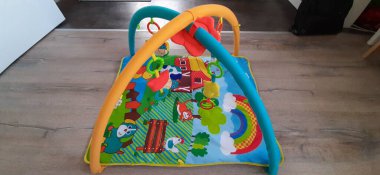 Parktaki çocuk parkı.