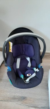 Parktaki çocuk parkı.