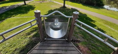 Parktaki çocuk parkı.