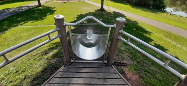 Parktaki çocuk parkı.