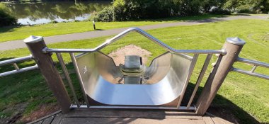 Parktaki çocuk parkı.