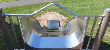 Parktaki çocuk parkı.