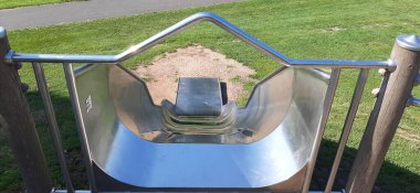 Parktaki çocuk parkı.