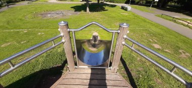 Parktaki çocuk parkı.