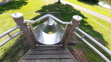 Parktaki çocuk parkı.