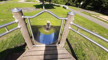 Parktaki çocuk parkı.