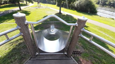 Parktaki çocuk parkı.