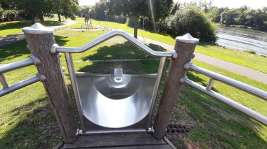 Parktaki çocuk parkı.