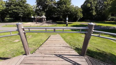 Parktaki çocuk parkı.