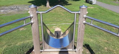 Parktaki çocuk parkı.