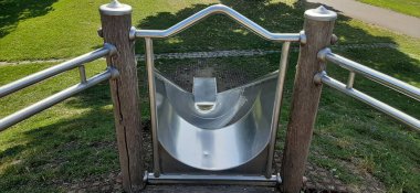 Parktaki çocuk parkı.