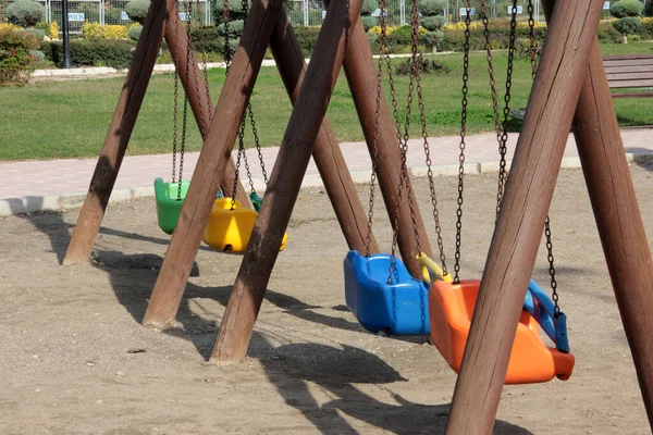 Parktaki çocuk parkı.