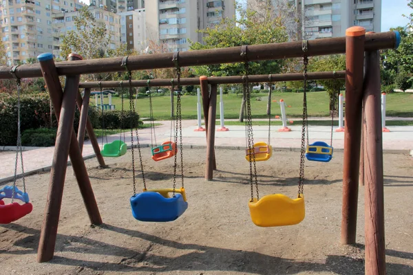 Parktaki çocuk parkı.
